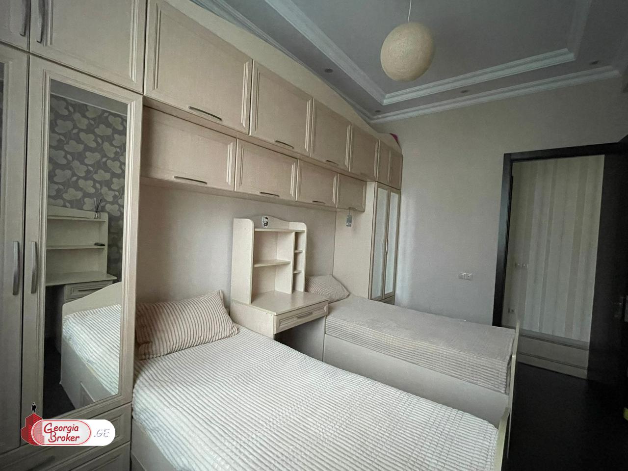 продается квартира с новым ремонтом 3-комнаты